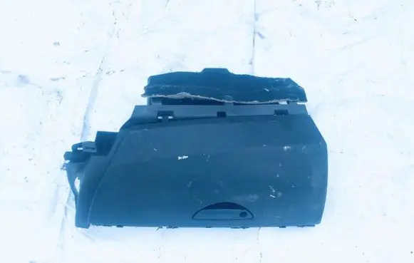 Glove box