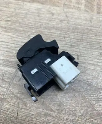 Toyota Corolla E120 E130 Electric window control switch 6073D66