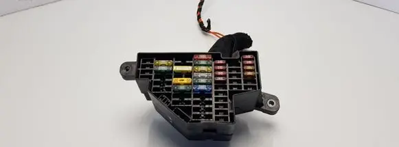 Volkswagen Golf V Fuse module 21030703423 3645321010101