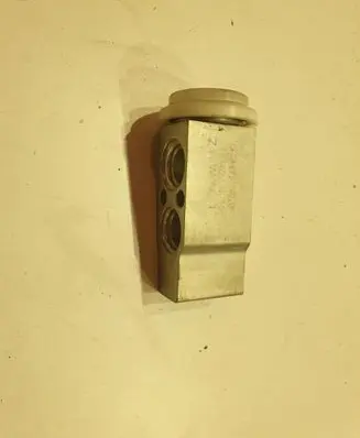 KIA Sorento Air conditioning (A/C) expansion valve T416230350
