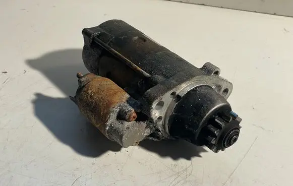 Nissan X-Trail T30 Starter motor 233008H801