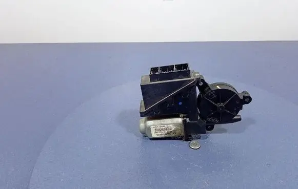 Volkswagen Polo Front door window regulator with motor 6Q2959801A