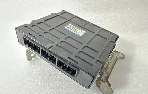 Mitsubishi Galant Engine control unit/module MR420431 E2T728813 9712