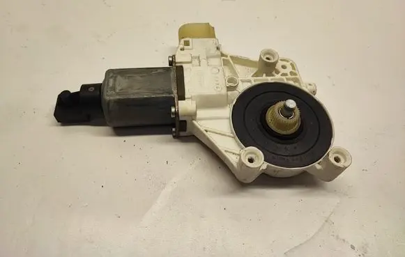BMW 4 F36 Gran coupe Rear door window regulator motor 7046031