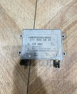 Mercedes-Benz R W251 Aerial antenna amplifier 2118200885 09701212