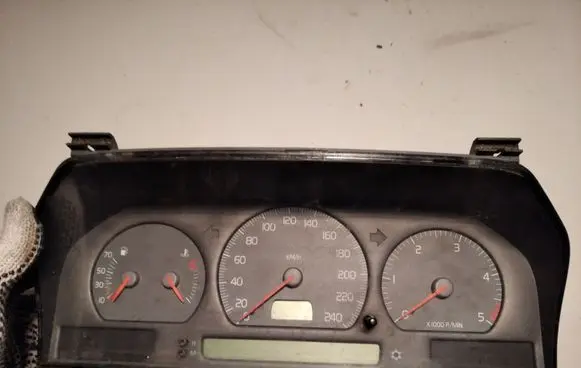 Volvo S70 V70 V70 XC Speedometer (instrument cluster) 9168386 69794700T