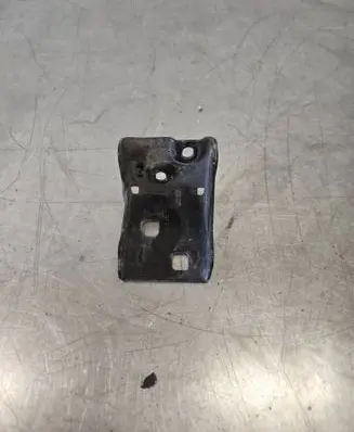 Radiator mount bracket