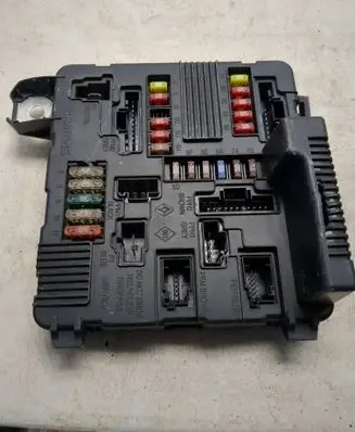Renault Megane III Fuse module S118399200F 8200306032C