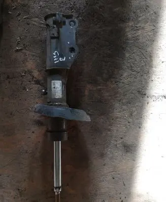 Opel Insignia A Front shock absorber/damper 13347474
