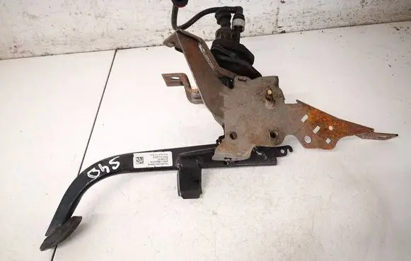 Volvo S40 Clutch pedal 4N517B633FN