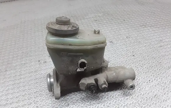 Toyota Hilux (N80, N90, N100, N110) Master brake cylinder