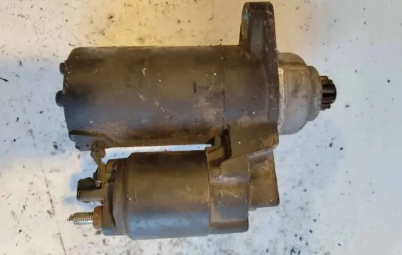 Volkswagen Polo IV 9N3 Starter motor 02T911023