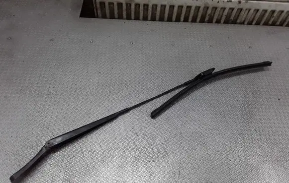Volkswagen PASSAT B7 Windshield/front glass wiper blade 3C1955410B