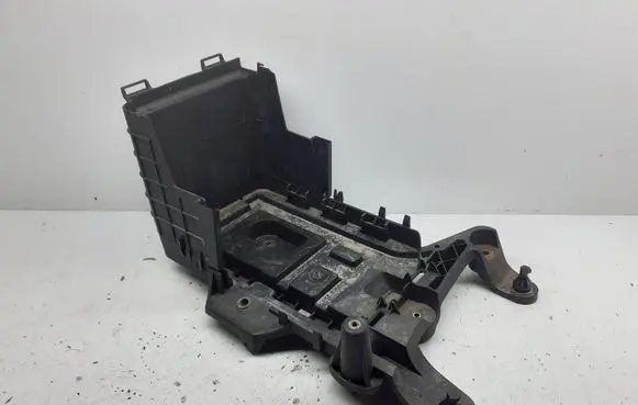 Volkswagen PASSAT B6 Battery box tray 