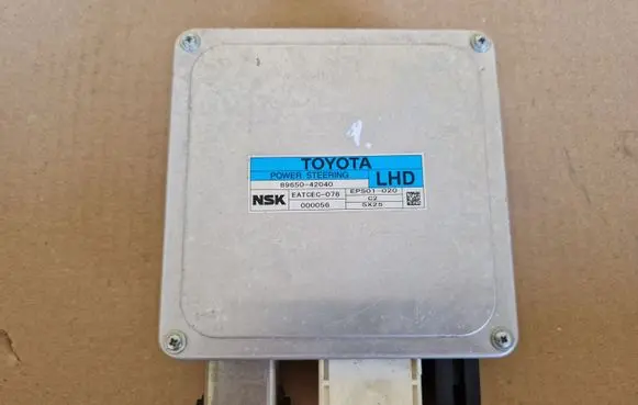 Toyota RAV 4 (XA30) Air suspension control unit module (rear) 8965042040