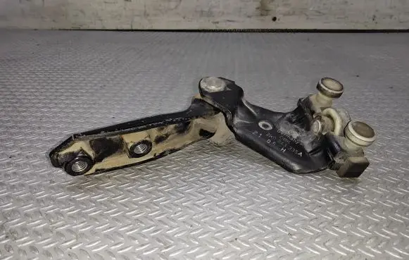 Volkswagen Caddy Sliding door middle roller runner 2K0843335A