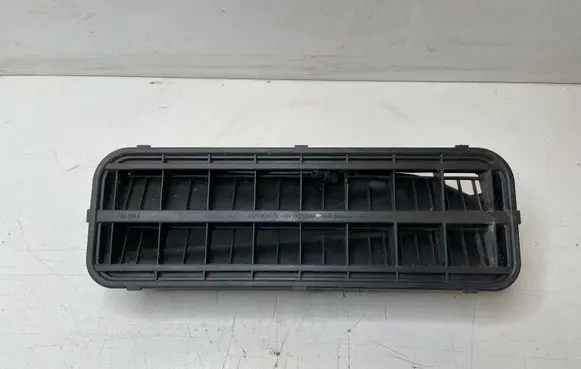 BMW 7 E65 E66 Quarter panel pressure vent 8386133 60829010