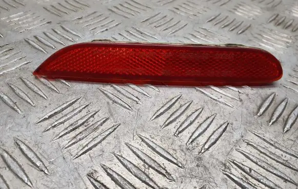 Infiniti Q70 Y51 Rear tail light reflector