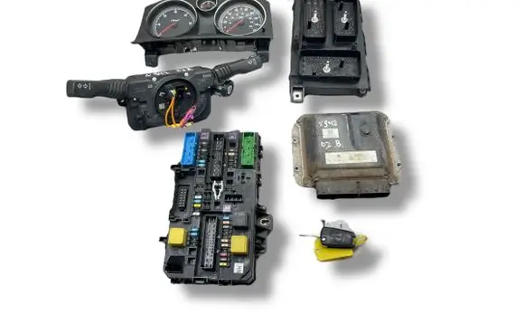 Opel Zafira B Engine ECU kit and lock set 55590118 MB2758008168 13220829M