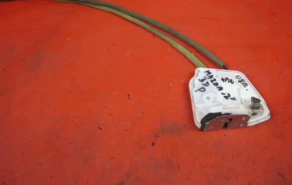 Mazda 2 Front door lock 