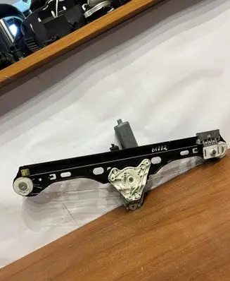 Mercedes-Benz C W203 Rear door window regulator with motor 130822007 D1882