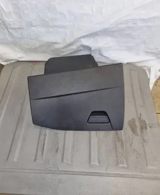 Ford Focus Glove box
