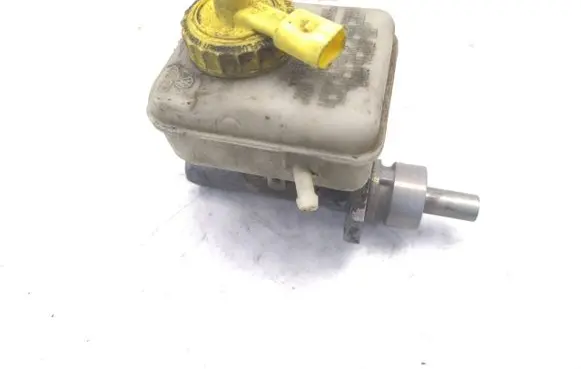 Master brake cylinder