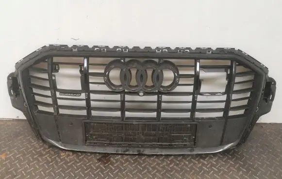Audi Q7 4M Front bumper upper radiator grill