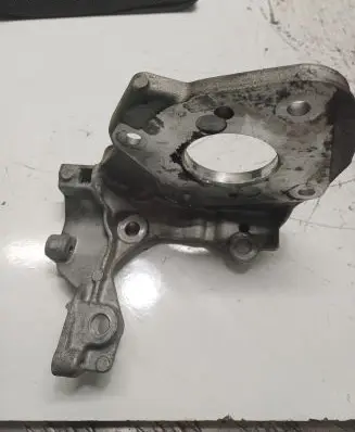 Ford Focus Fuel pump bracket 9811331380