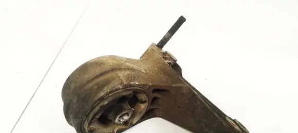 Chevrolet Captiva Engine mount bracket