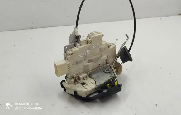 Audi A4 S4 B7 8E 8H Front door lock 8E1837015