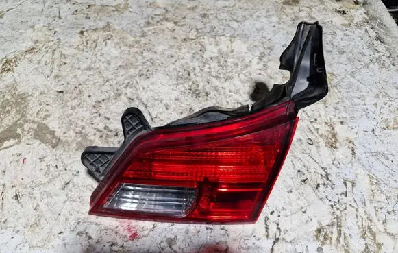 Subaru Outback Tailgate rear/tail lights 13220072