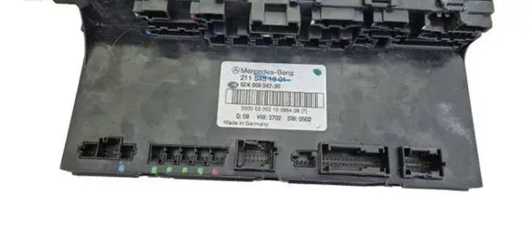 Mercedes-Benz E W211 Fuse module 2115451901 A2115451901