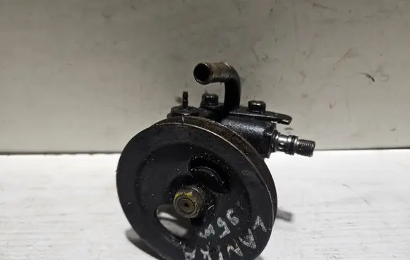 Hyundai Lantra I Power steering pump 5711028010