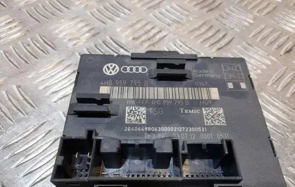 Volkswagen Touareg II Door control unit/module 4H0959795B 4H0959795