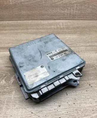 BMW 5 E39 Engine control unit/module ECU 2247891 0281001373