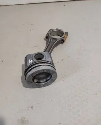 Volkswagen PASSAT B8 Piston with connecting rod 04L107065D