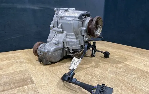 Jaguar F-Type Gearbox transfer box case FW937K780AE