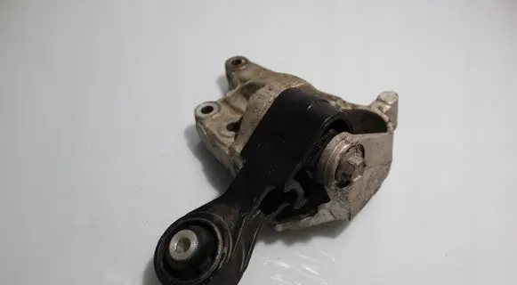 Citroen C5 Engine mounting bracket