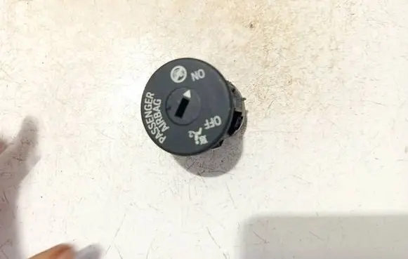 Passenger airbag on/off switch