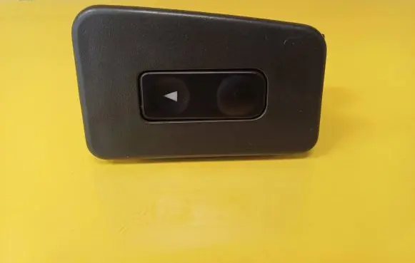 KIA Sephia Electric window control switch 930827