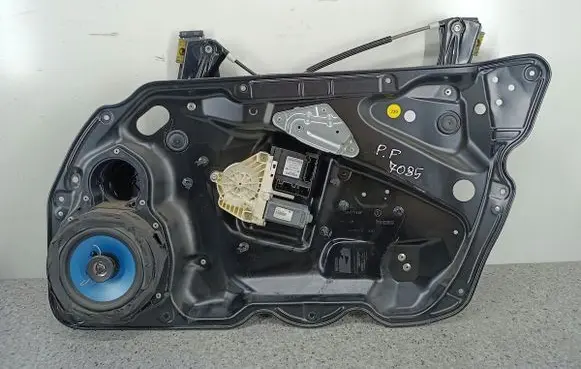 Volkswagen PASSAT B6 Front door window regulator with motor
