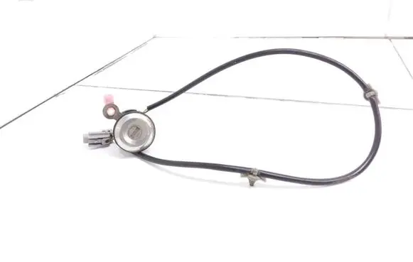 Nissan Primera Front door lock (next to the handle) 