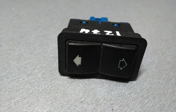 BMW 7 E38 Electric window control switch 8368932