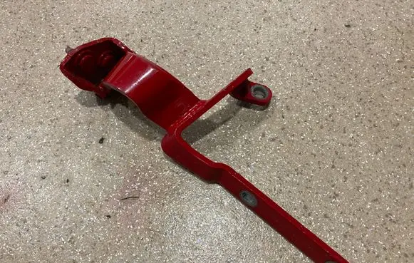 Tailgate/trunk/boot hinge