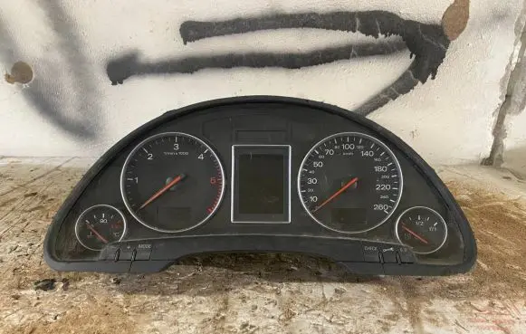 Audi A4 S4 B6 8E 8H Speedometer (instrument cluster) 8E0920930 8EO920930