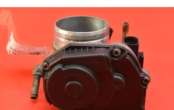Volkswagen Bora Throttle body valve 06A133064H