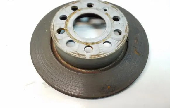 Volkswagen Jetta VI Rear brake disc