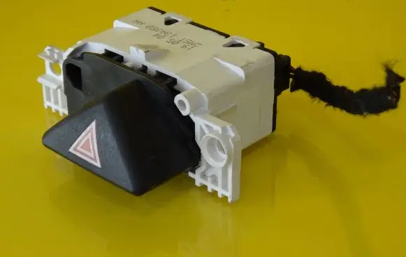 Ford Focus Hazard light switch 2M5T13A350AA