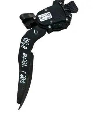 Accelerator throttle pedal